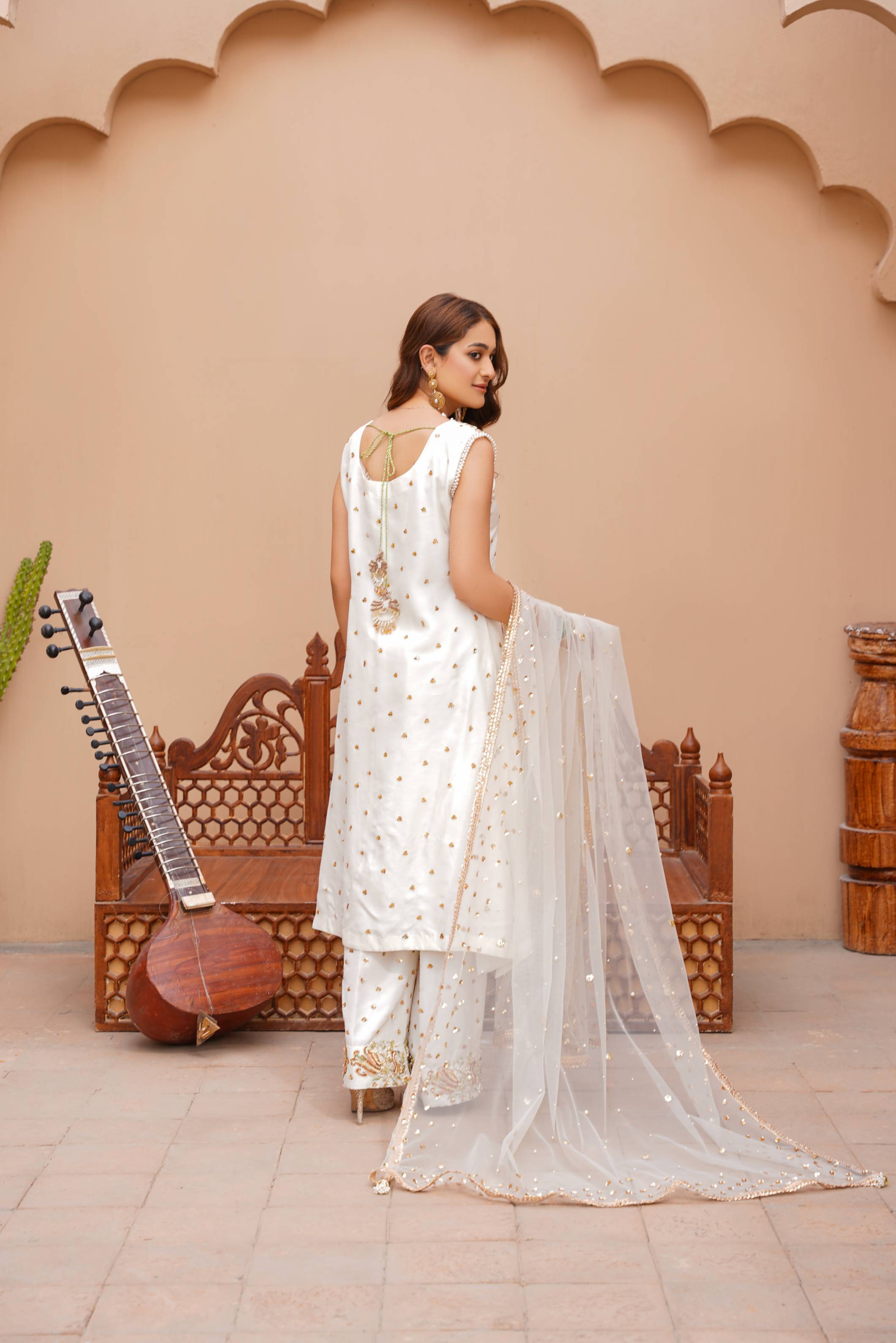 ARZOO (pearl-white)
